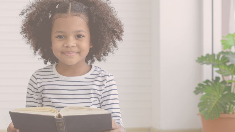 un libro sul curare i capelli afro e ricci